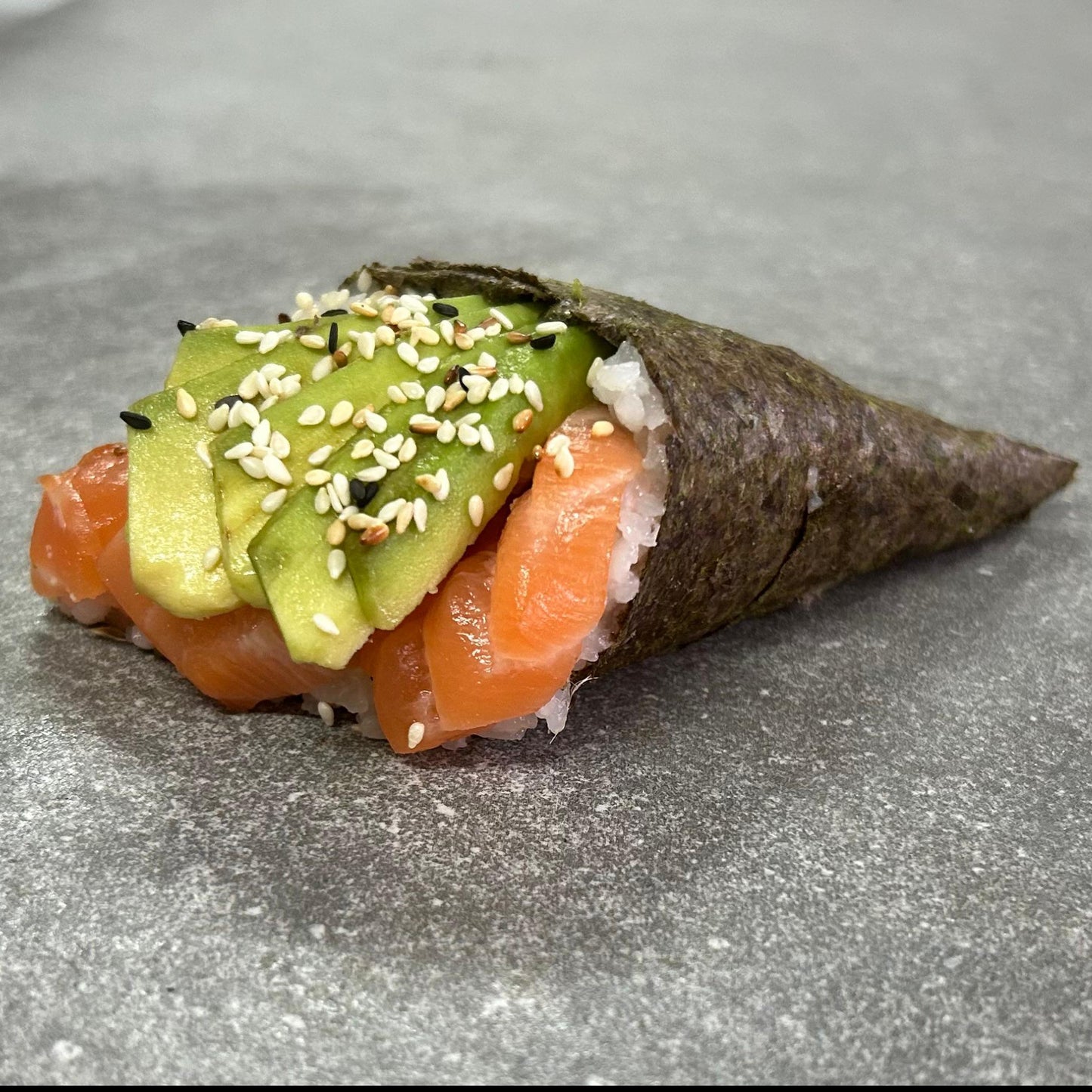 Salmon Hand Roll (Temaki) | 1pc